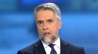 Críticas a Franganillo por imitar a Vallés y sus editoriales en su informativo de Telecinco