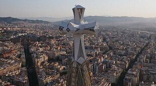 NHK documenta en exclusiva la construcción de la Torre de Jesús de la Sagrada Familia