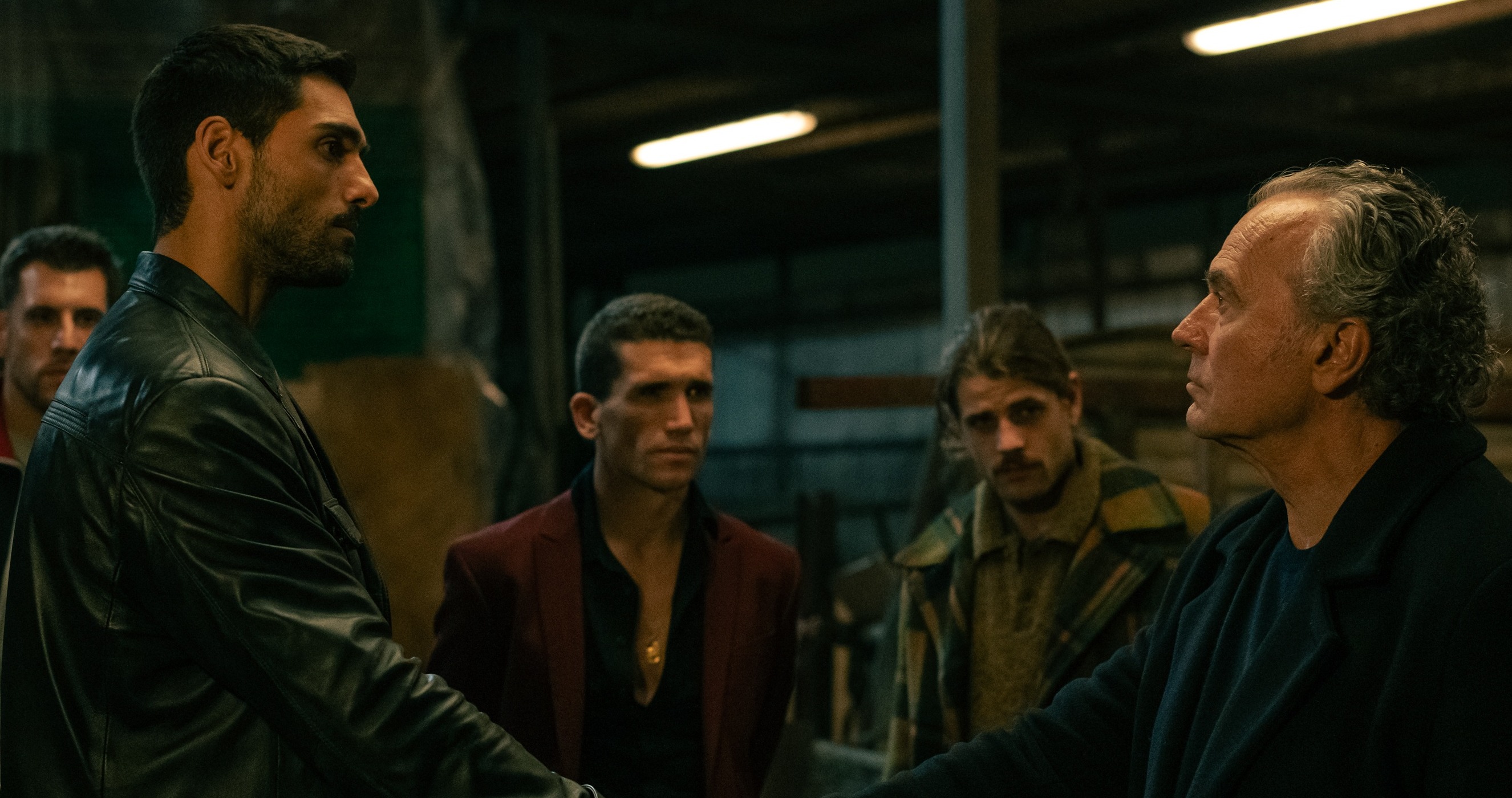 Isaac Díaz con Jose Coronado y Jaime Lorente en 'Jotadé' de Netflix