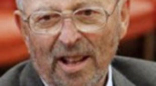 Alberto Oliart se defiende de las críticas del PP y asegura que no dimitirá