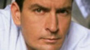 Robert Kirkman quiere a Charlie Sheen en la segunda temporada de 'The Walking Dead'