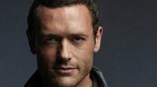 Jason O'Mara pide a los fans que manden dinosaurios a Fox para que renueven 'Terra Nova'