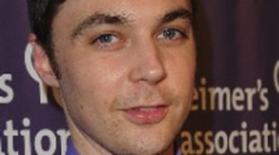 Jim Parsons (Sheldon Cooper) sale del armario: "gay y en una relación de 10 años"