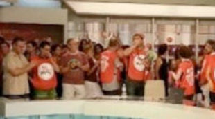 La policía interviene en Canal 9 para desalojar a los trabajadores que protestaban desde el plató de informativos