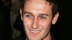 El secuaz de Bane en "El caballero oscuro: La leyenda renace", Josh Stewart, ficha por 'Grimm'