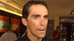 Un reportero de Antena 3 a Contador: "¿Habrá chuleton o te has pasado al pescado?"