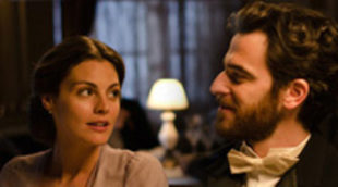 'Gran Hotel' registra su segunda mejor marca de la temporada (15,4%) frente a la última gran "batalla" de 'La voz' (34,4%)