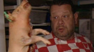 Alberto Chicote se enfrenta a un autoritario dueño de un mesón taurino en 'Pesadilla en la cocina'