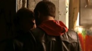 La escena del beso entre dos homosexuales en 'Herederos' se eliminó porque había "violencia, droga y prostitución"