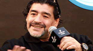 Maradona viaja a Dubai para comenzar a trabajar en un reality de fútbol