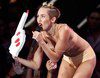 El famoso dedo de Miley Cyrus usado en los MTV Video Music Awards, casi agotado para Halloween