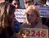 Trabajadores de Telemadrid protestan en directo en el especial de Mariló Montero de la Lotería de Navidad