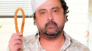 Tino (Paco Tous) tendrá un trabajo fijo en una chocolatería en la tercera temporada de 'Con el culo al aire'