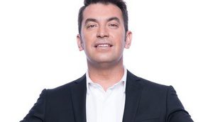 Arturo Valls se enfunda las mallas de Superman en el "Especial Superhéroes" de '¡Ahora caigo!'