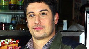 Jason Biggs se disculpa por una broma en Twitter sobre el accidente de avión en Ucrania