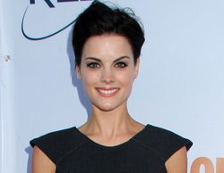 Jaimie Alexander y Bernard White fichan por la comedia de HBO 'The Brink'