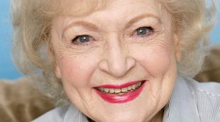 Dan por muerta a Betty White tras no leer correctamente el titular de una web satírica