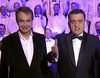 Zapatero, director por sorpresa del Coro de Hombres Gays de Madrid en el especial de fin de año de 'El intermedio'