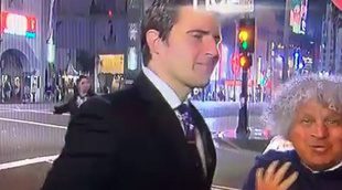 El reportero que empujó a un hombre en directo se excusa a través de Twitter: "Yo me defendí y defendí a los espectadores "