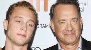 El hijo de Tom Hanks, Chester Hanks, en busca y captura por la policía británica por destrozar la habitación de un hotel