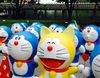 Una legión de muñecos de 'Doraemon, el gato cósmico' invaden Roppongi Hills en Japón