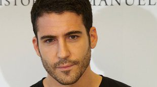 Miguel Ángel Silvestre se marca un striptease para celebrar la vuelta de 'Velvet'