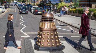 Los protagonistas de 'Doctor Who' imitan a los Beatles en Abbey Road