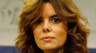 Soraya Saénz de Santamaría se queda atrapada en un avión con decenas de periodistas