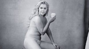 Amy Schumer posa en topless para un calendario