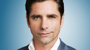 John Stamos se desnuda y presume de trasero para la revista "Paper"