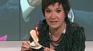 Una periodista de TV3 quema en directo la Constitución Española