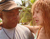 Yurena y Víctor, el garífuna de 'Supervivientes', se besan en Playa Itinerante