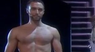 Måns Zelmerlöw se desnuda en la segunda semifinal de Eurovisión y lanza un mensaje contra las leyes antigays