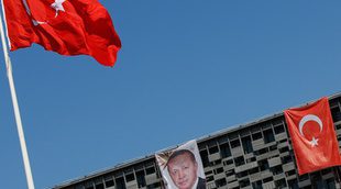 Erdogan continúa con su purga particular: Turquía cierra más de 130 medios de comunicación