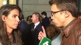 Pablo Iglesias besa a Íñigo Errejón en directo para 'Al rojo vivo' ante la atenta mirada de Ana Pastor