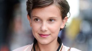 Millie Bobby Brown ('Stranger Things') pide un café en el Starbucks al ritmo de "Hello" de Adele