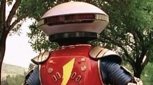 Primera imagen del nuevo Alpha 5, el mítico robot de la serie 'Mighty Morphin Power Rangers'
