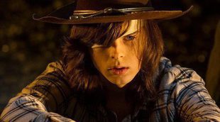 'The Walking Dead': Negan obliga a Carl a quitarse la venda del ojo y a cantarle una canción