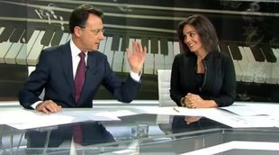 Matías Prats se anota un nuevo chiste con los villancicos en 'Antena 3 Noticias fin de semana'