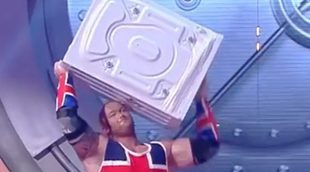 'Juego de Tronos': Hafþór Björnsson ("La Montaña") lanza lavadoras en televisión por un Récord Guiness