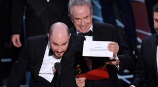 Oscar 2017: Warren Beatty entrega por error a "La la land" el Oscar a Mejor Película de "Moonlight"