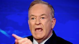 Un presentador de FOX se disculpa por burlarse del físico de una diputada: "Estaba ensimismado en su peluca"