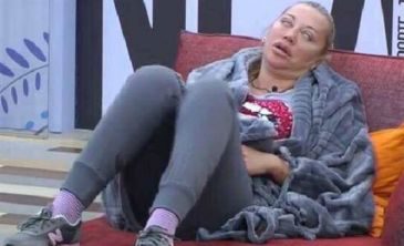 Os avisamos que el atreacto de esta final de Eurovisi?n da para esto b?sicamente: