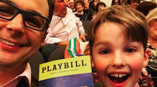 'The Big Bang Theory': Jim Parsons e Iain Armitage, los dos Sheldon Cooper, juntos en el teatro