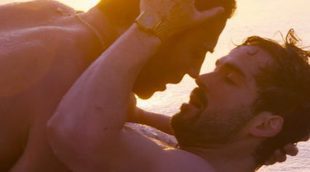 'Sense8': La escena más caliente de Miguel Ángel Silvestre y Alfonso Herrera en tanga y en la playa
