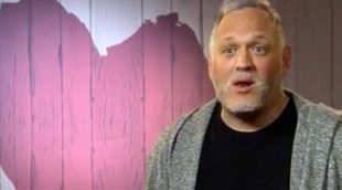 'First Dates': Gelán sufre una cobra y confiesa que sólo lee el periódico por las esquelas