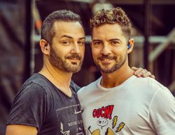 David Bisbal y Alejandro Parreño protagonizan su particular reencuentro de 'OT' en un concierto del almeriense