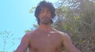 'La isla': Fernando hace yoga completamente desnudo a orillas del mar