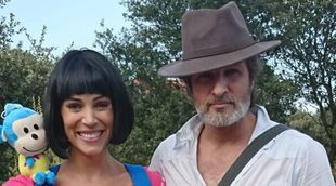 Nerea Garmendia y Jesús Olmedo acuden caracterizados como Dora la exploradora e Indiana Jones a una boda