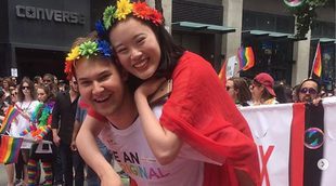 'Por 13 razones': El reparto de la serie celebra el Día del Orgullo LGTB durante el San Francisco Pride